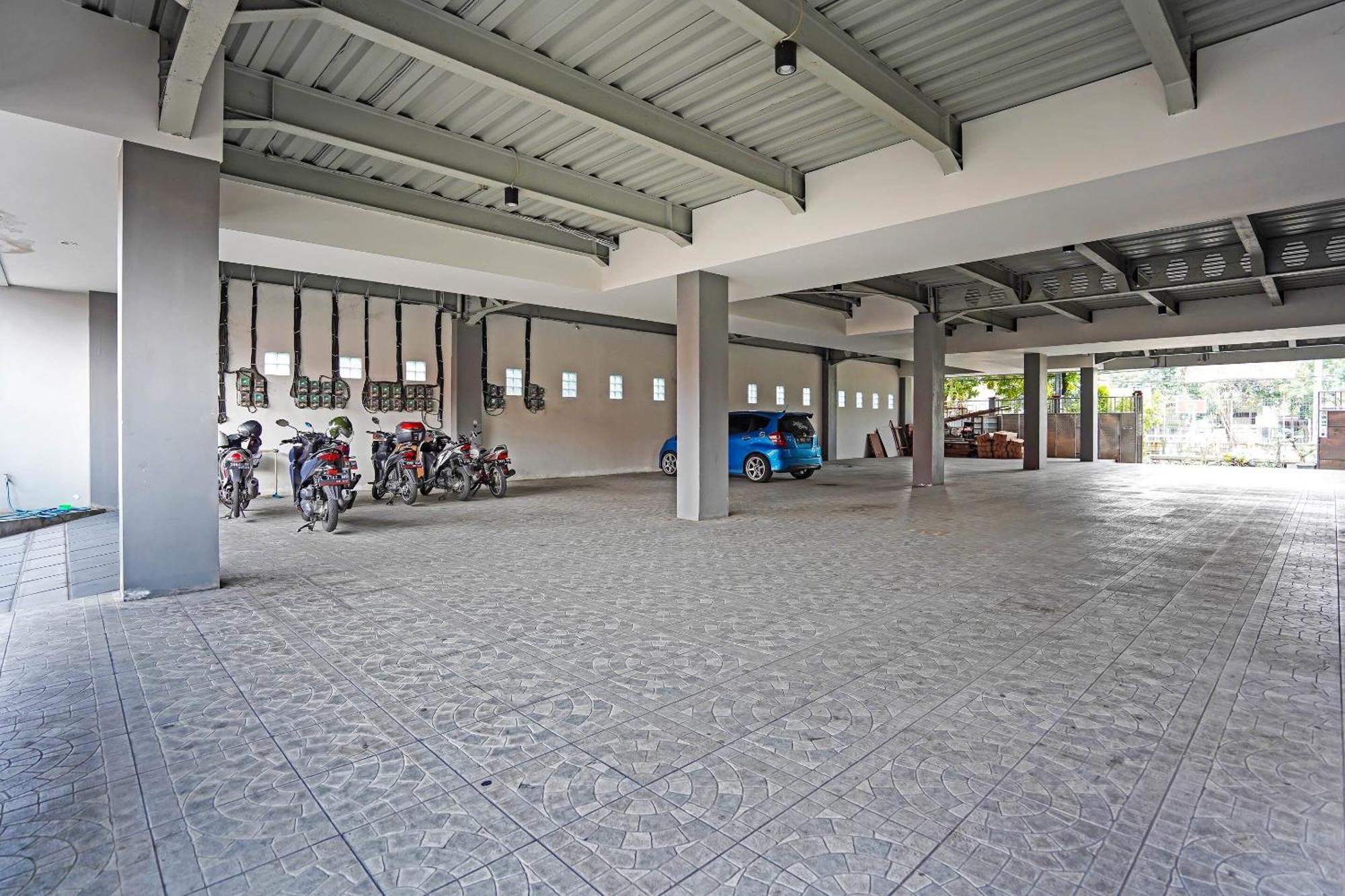 Oyo 90889 Dkb Residence Surabaya Exterior foto