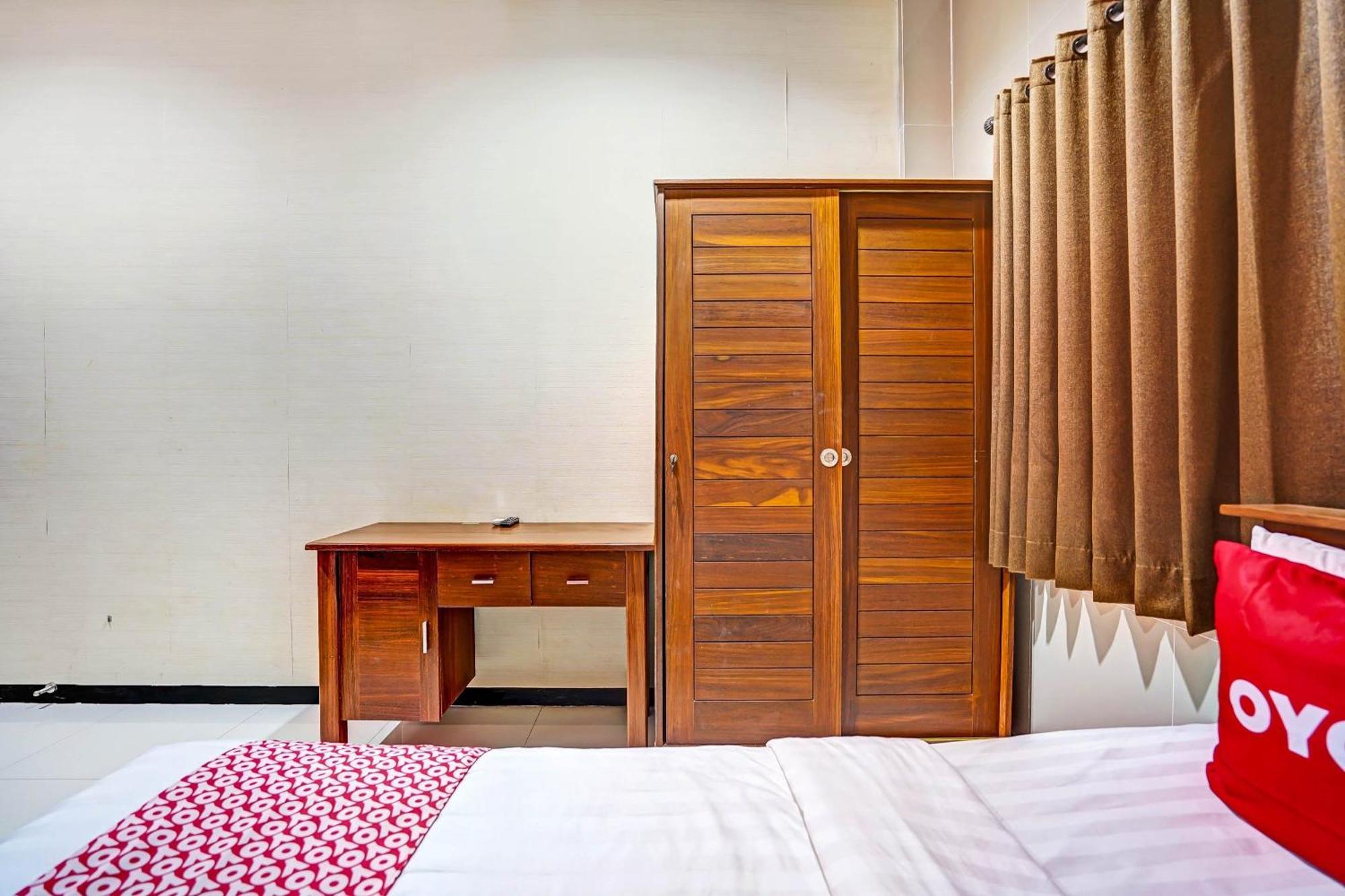 Oyo 90889 Dkb Residence Surabaya Exterior foto