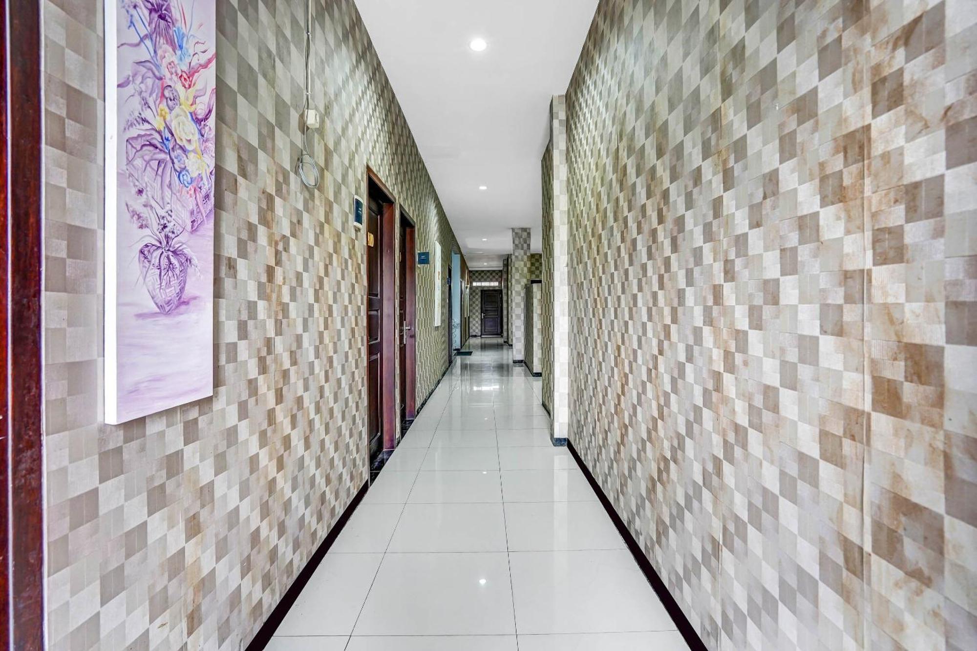 Oyo 90889 Dkb Residence Surabaya Exterior foto