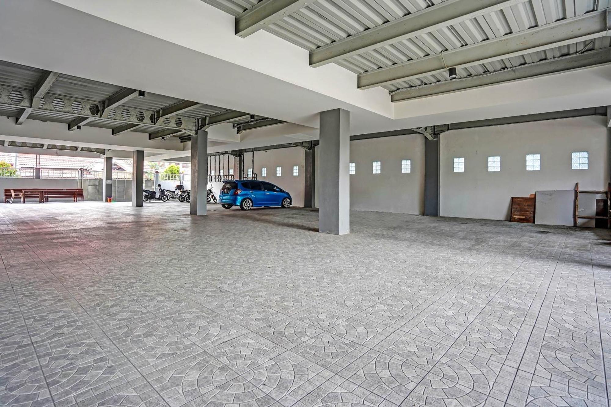 Oyo 90889 Dkb Residence Surabaya Exterior foto