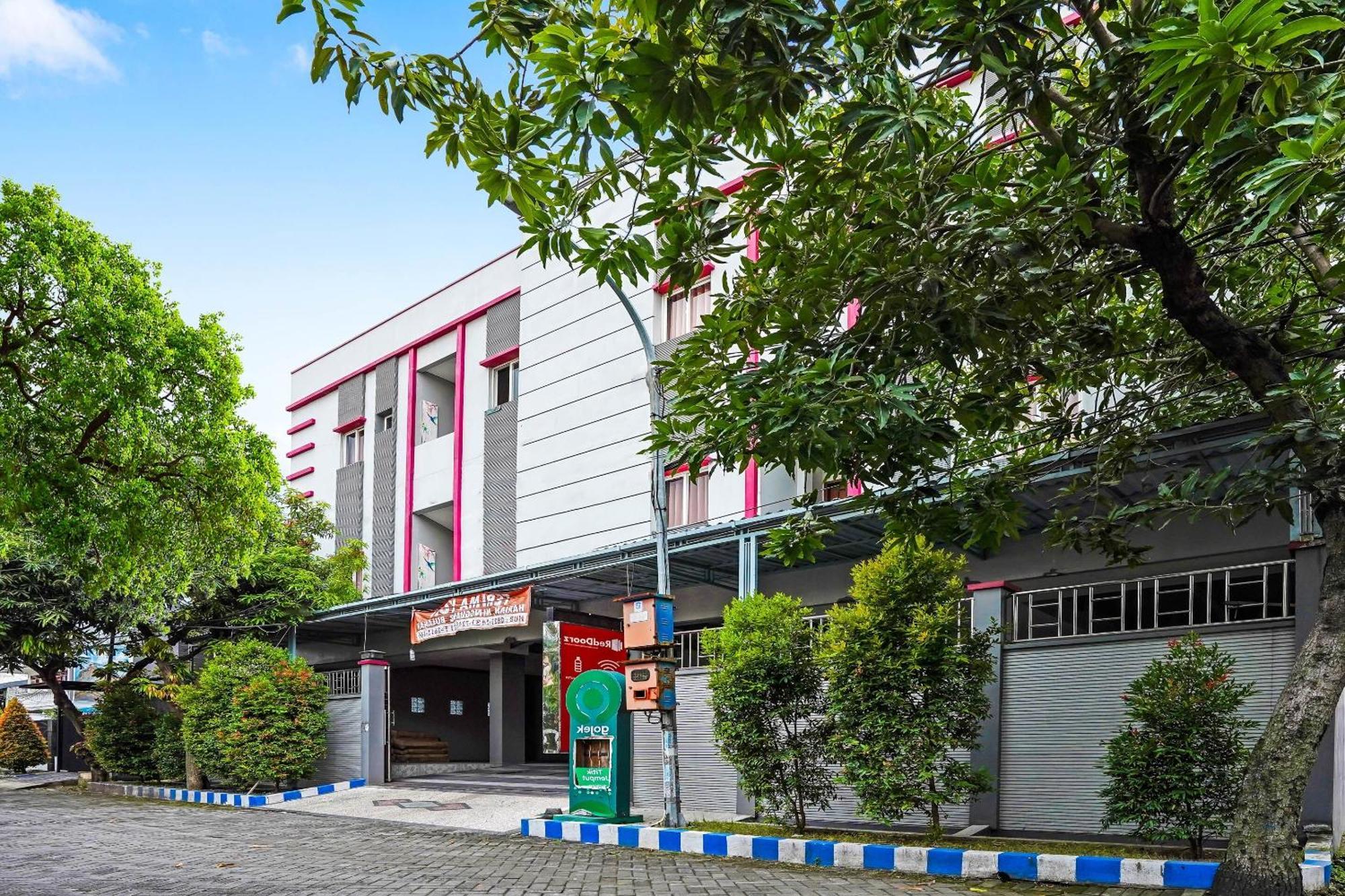 Oyo 90889 Dkb Residence Surabaya Exterior foto